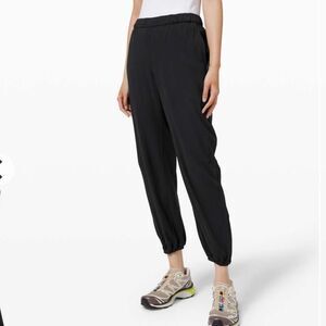 Lululemon Essential Affinity Mid Rise Jogger Black